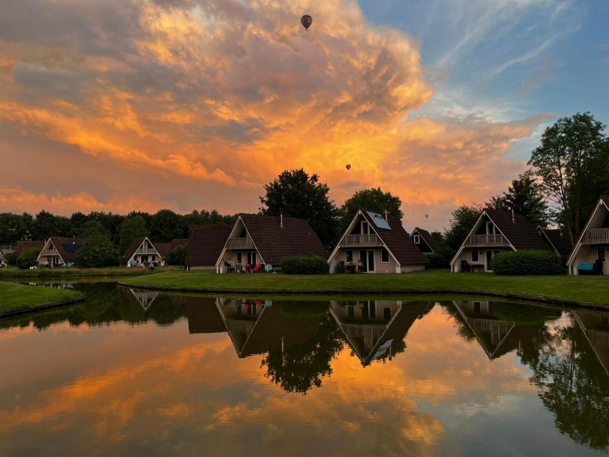 De Waterlelie gezellig en sfeervol aan het water Villa Gramsbergen Buitenkant foto