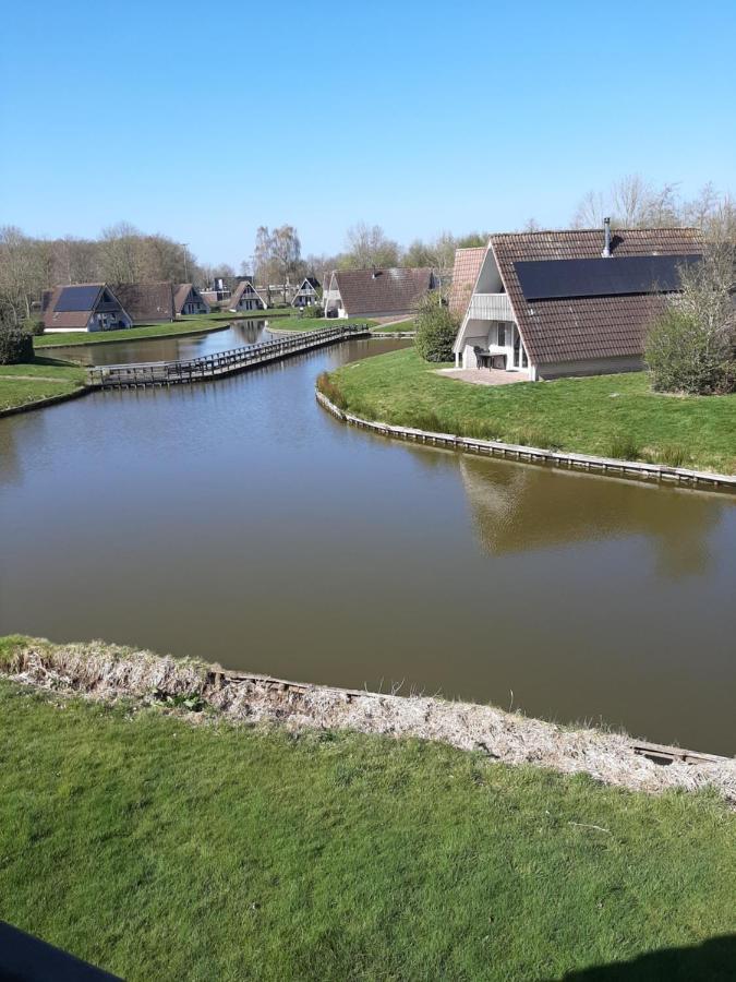 De Waterlelie gezellig en sfeervol aan het water Villa Gramsbergen Buitenkant foto