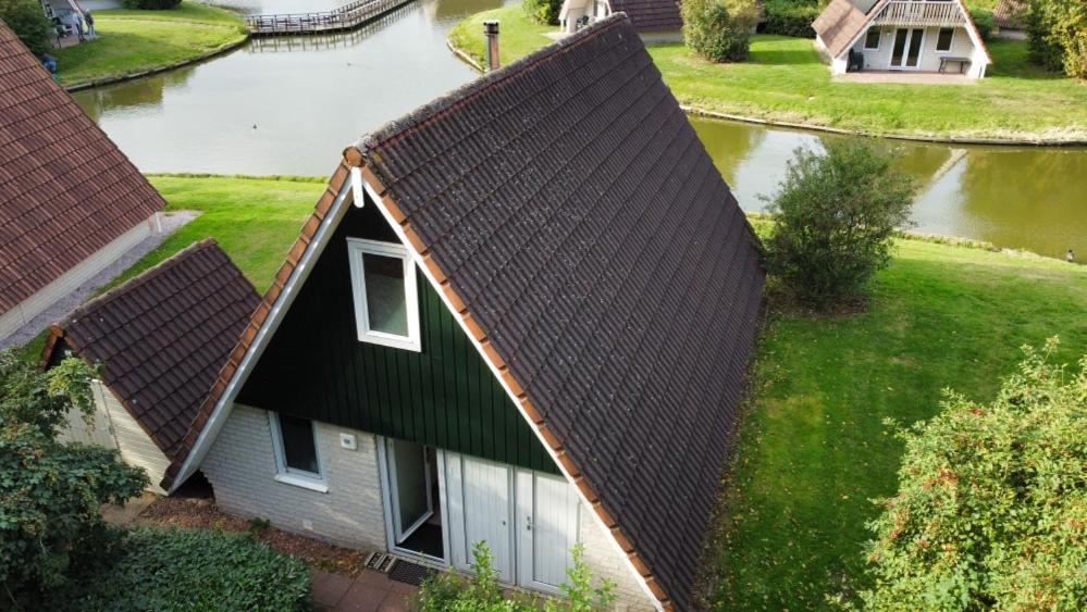 De Waterlelie gezellig en sfeervol aan het water Villa Gramsbergen Buitenkant foto