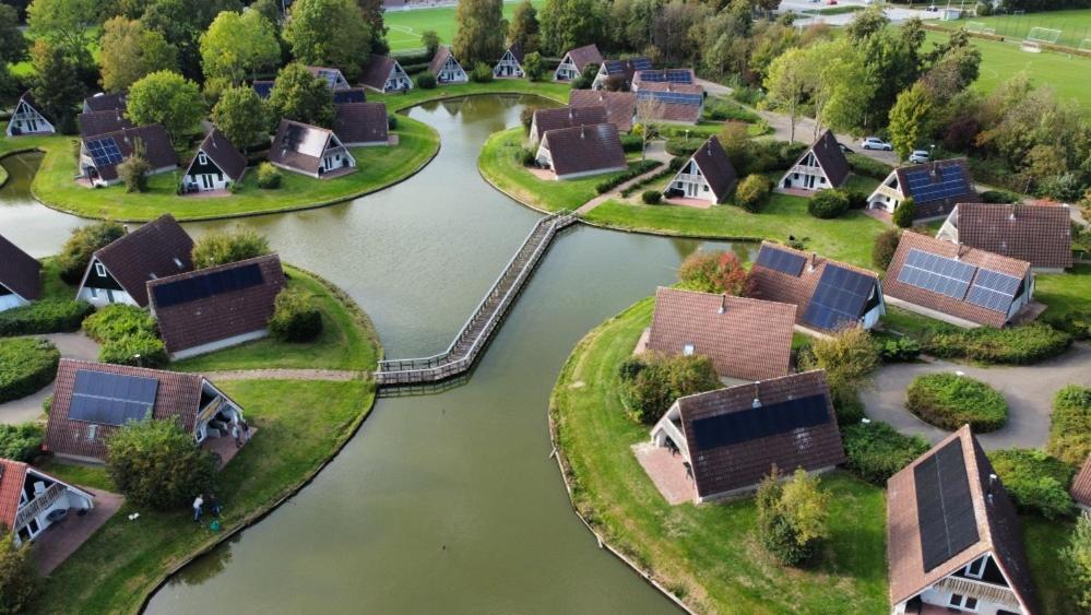 De Waterlelie gezellig en sfeervol aan het water Villa Gramsbergen Buitenkant foto